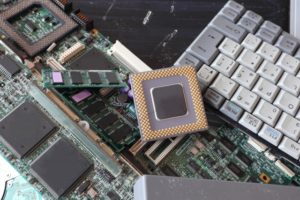 パソコンを破壊する方法