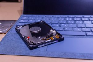 HDDを破壊する必要性とは？データ消去だけでは不十分な理由