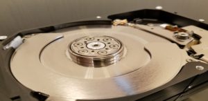 全くHDDが動かなくなったのは何故？動かないHDDの復旧方法とは？